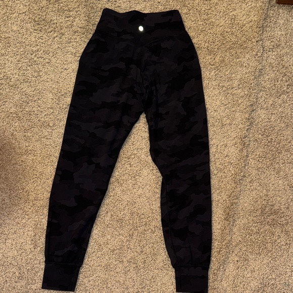 Lululemon Black Camo Align Joggers high rise - Picture 1 of 4